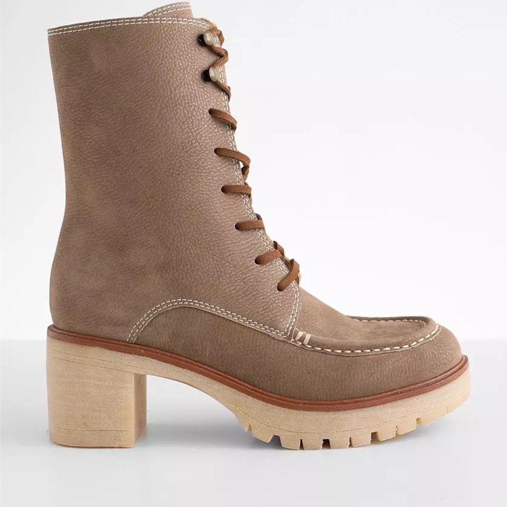 Women Tan Heeled Lace-Up Boots
